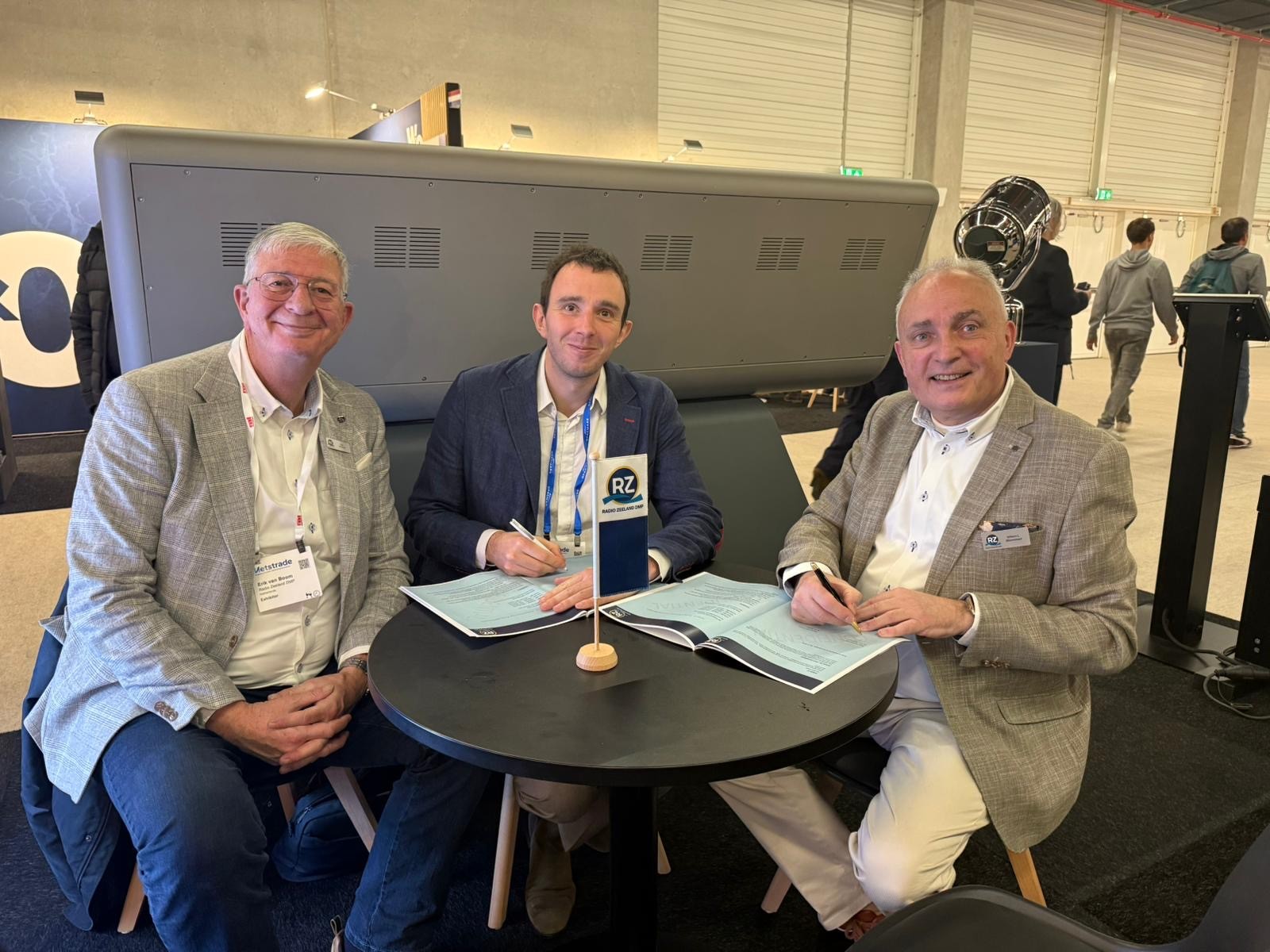 Inland dealer contract signed for France.